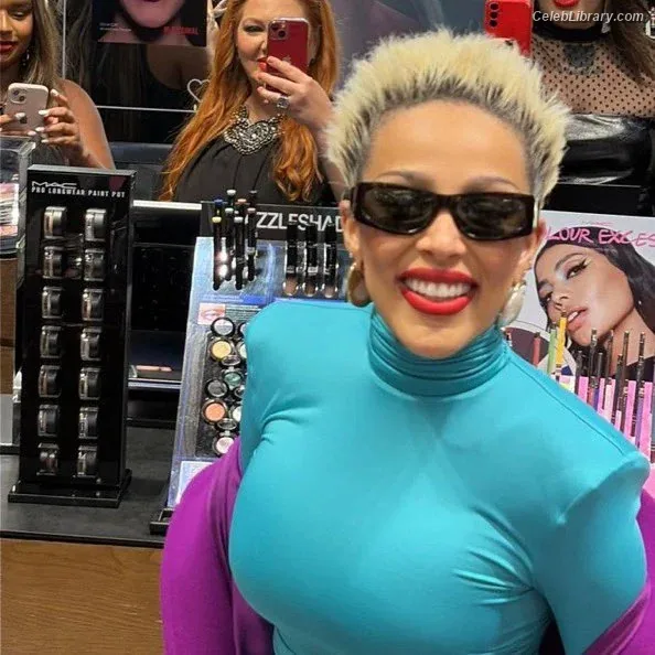 Doja Cat photo 3 of 1960