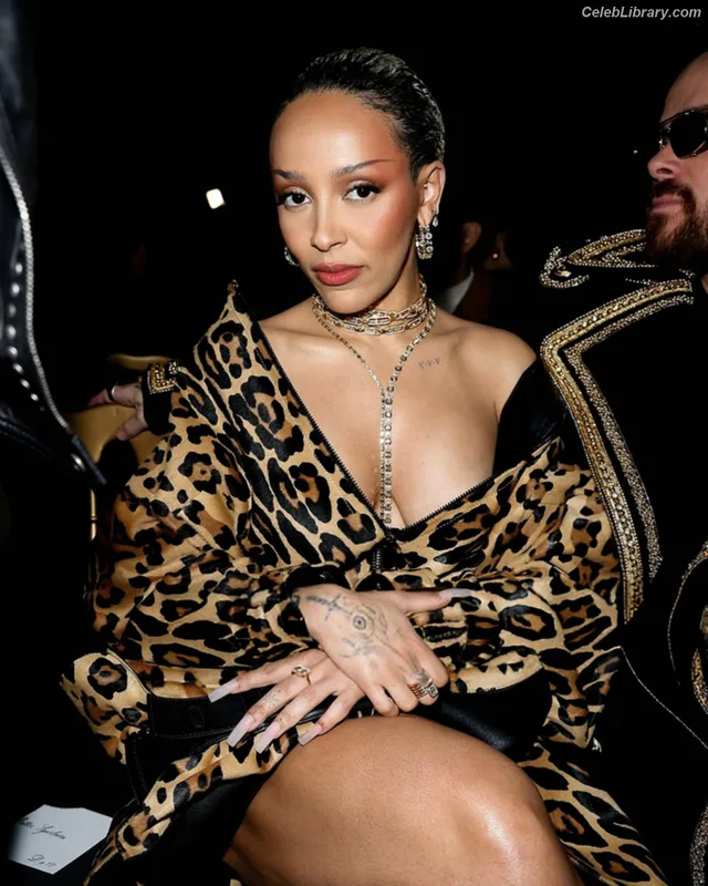 Doja Cat photo 15 of 1960