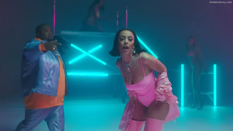 Doja Cat photo 6 of 1960