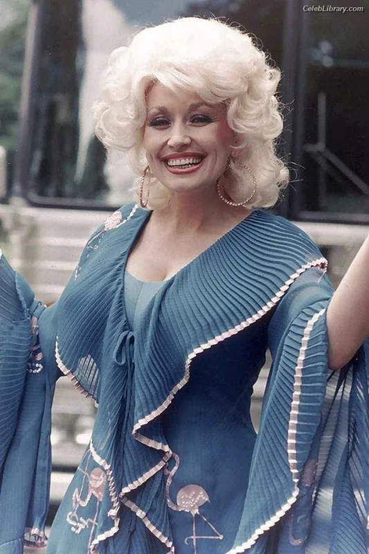 Dolly Parton photo 15 of 92
