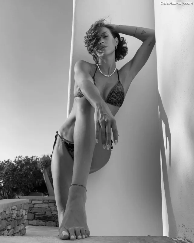 Dora Panteli photo 18 of 93