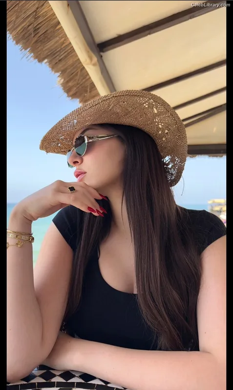 Douaa Lahyaoui photo 5 of 57