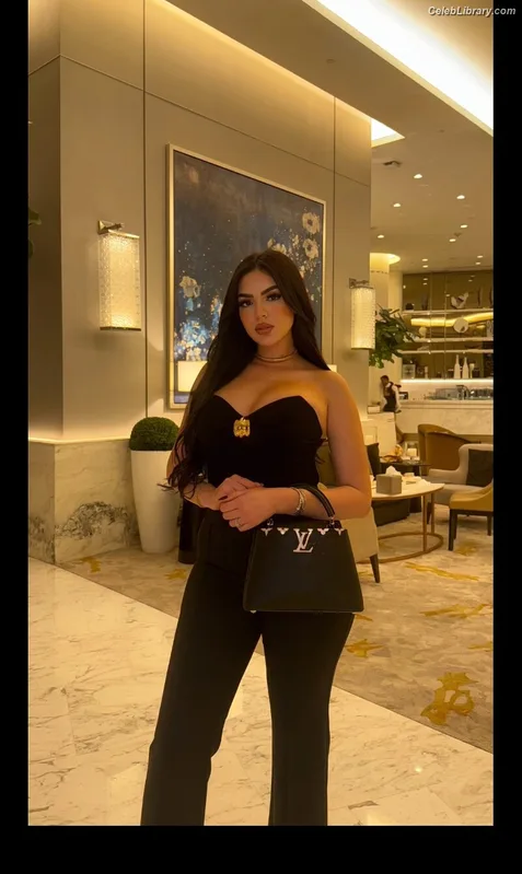 Douaa Lahyaoui photo 6 of 57