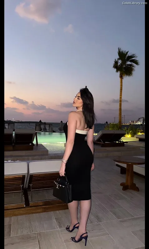 Douaa Lahyaoui photo 8 of 57