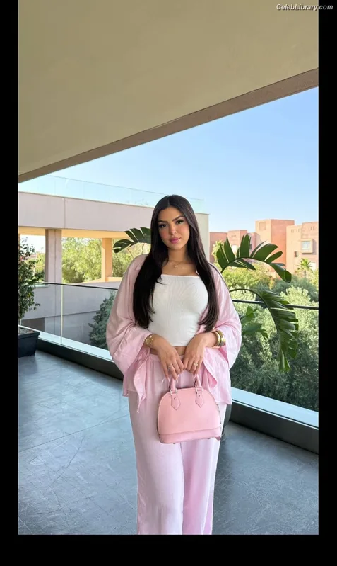 Douaa Lahyaoui photo 19 of 57