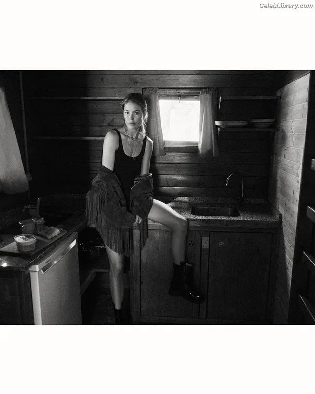 Doutzen Kroes photo 8 of 103