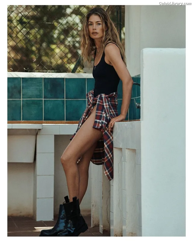 Doutzen Kroes photo 15 of 103