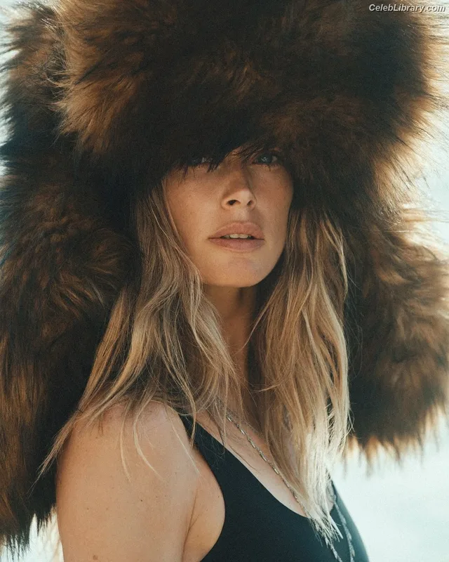 Doutzen Kroes photo 5 of 103