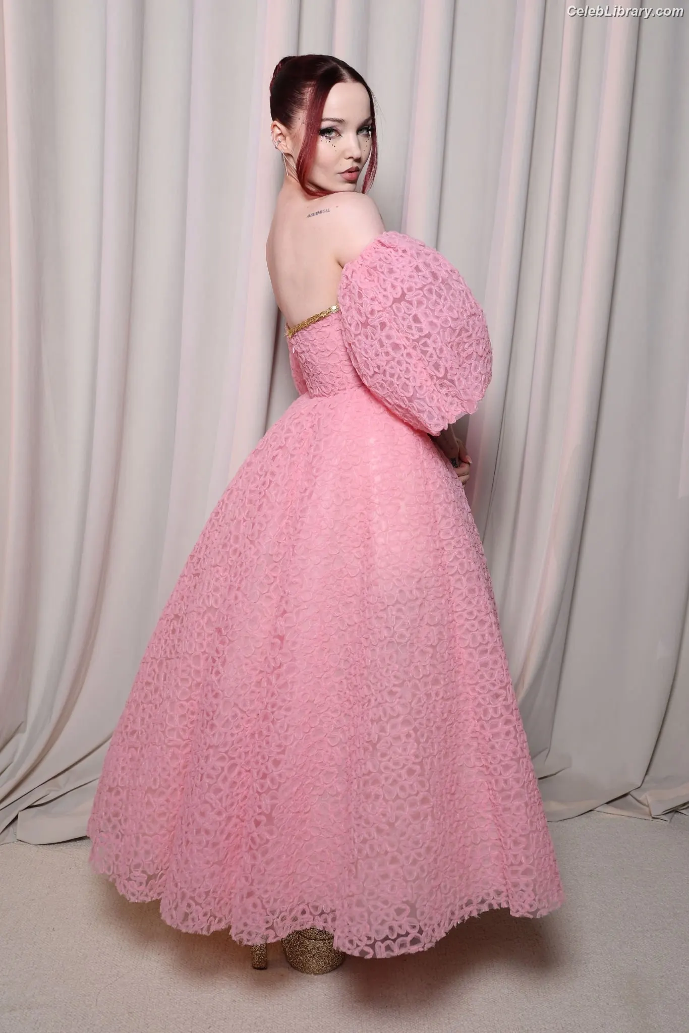Dove Cameron photo 9 of 626