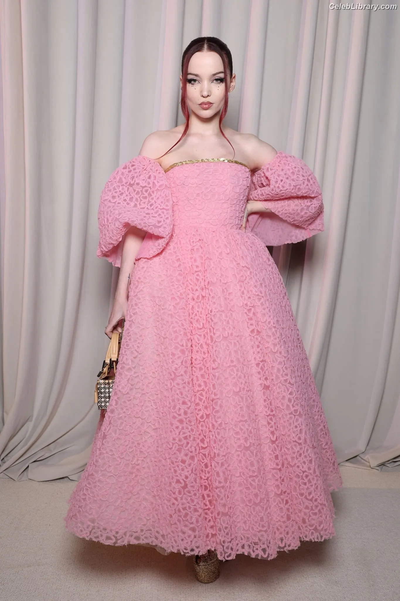 Dove Cameron photo 10 of 626