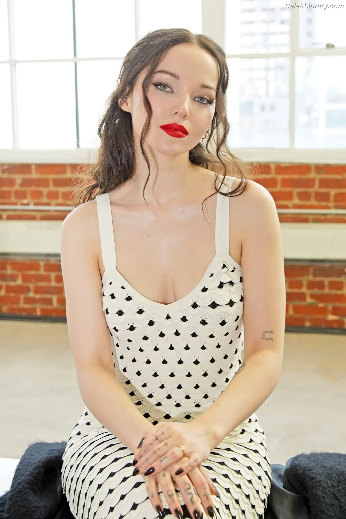 Dove Cameron photo 16 of 626
