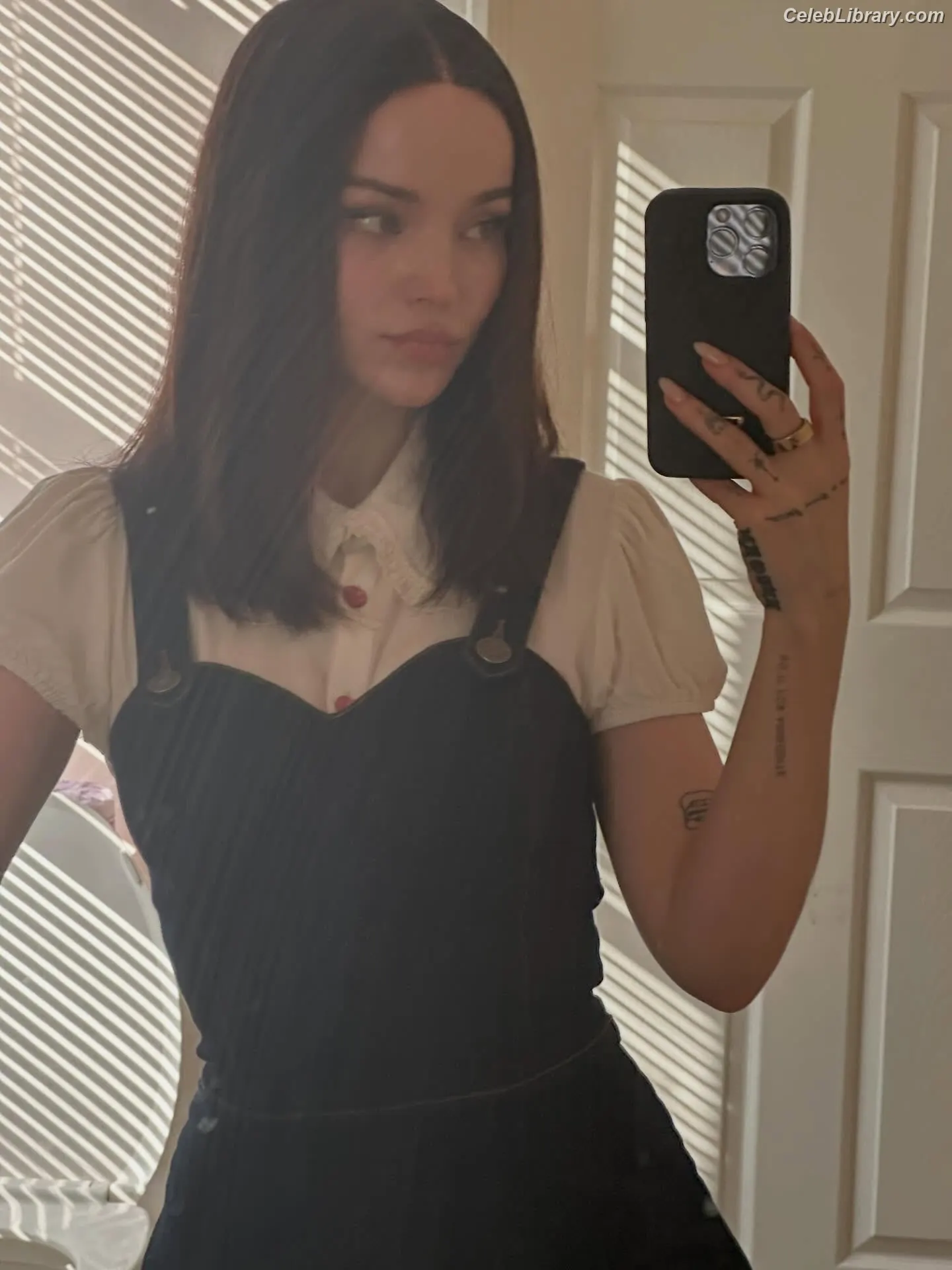 Dove Cameron photo 3 of 626