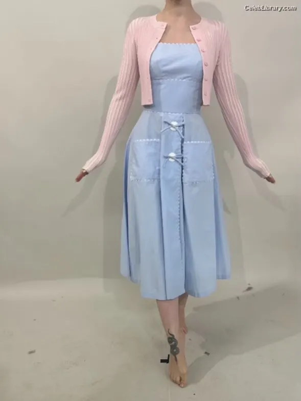 Dove Cameron photo 15 of 626