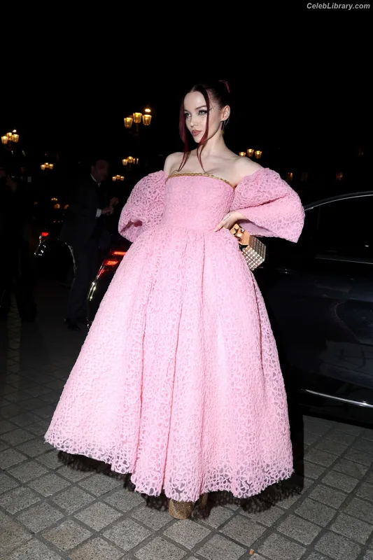 Dove Cameron photo 2 of 620