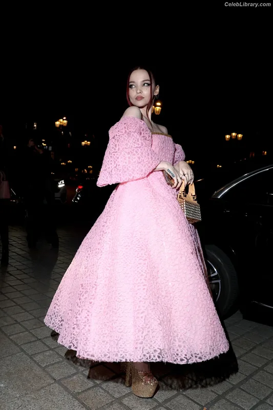Dove Cameron photo 3 of 620