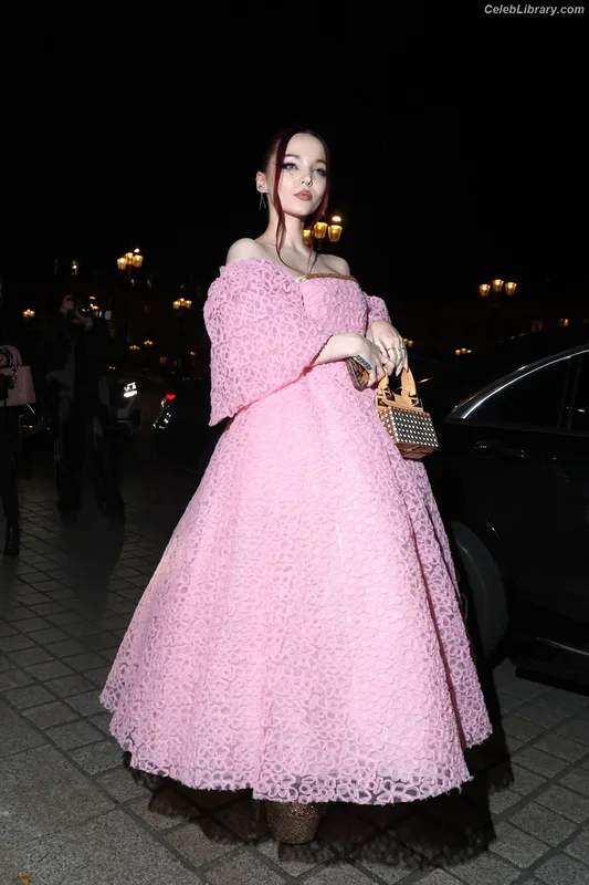 Dove Cameron photo 5 of 620