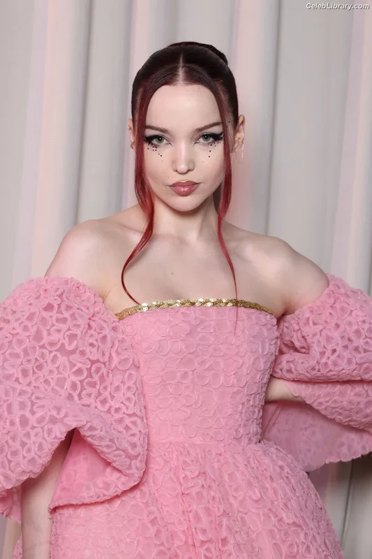 Dove Cameron photo 8 of 620