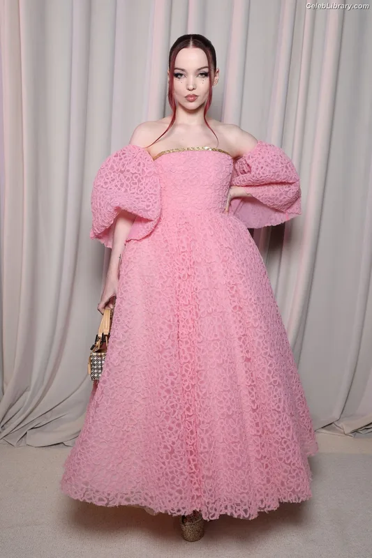 Dove Cameron photo 10 of 620