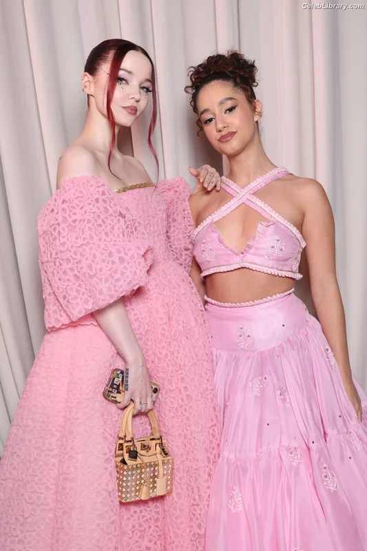 Dove Cameron photo 13 of 620