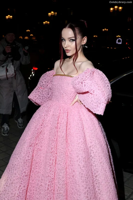 Dove Cameron photo 14 of 620