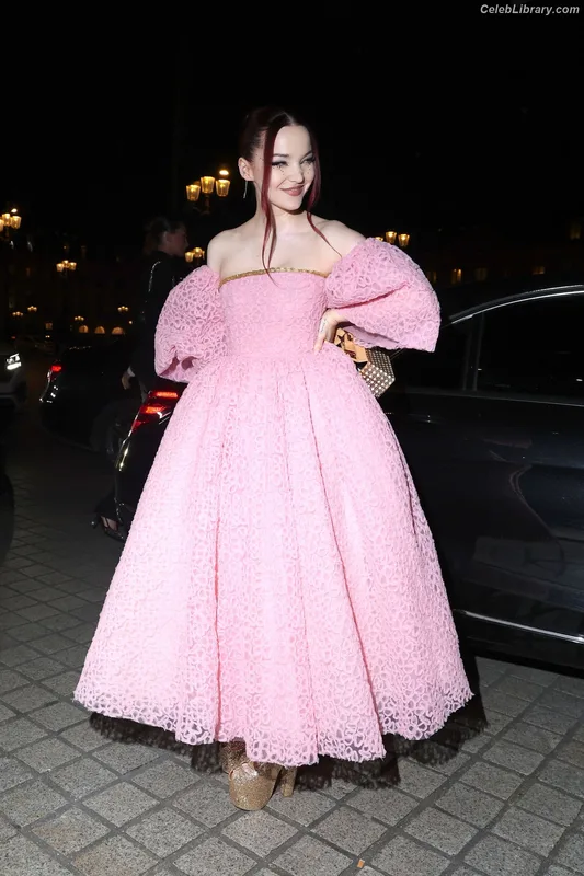 Dove Cameron photo 15 of 620