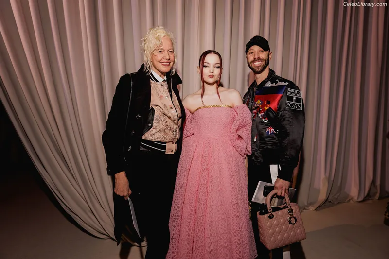 Dove Cameron photo 16 of 620