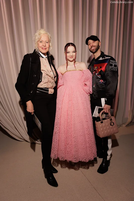 Dove Cameron photo 18 of 620