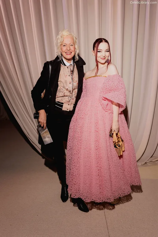 Dove Cameron photo 20 of 620