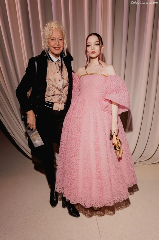Dove Cameron photo 21 of 620