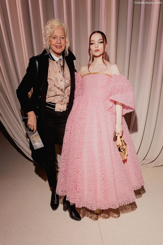 Dove Cameron photo 22 of 620