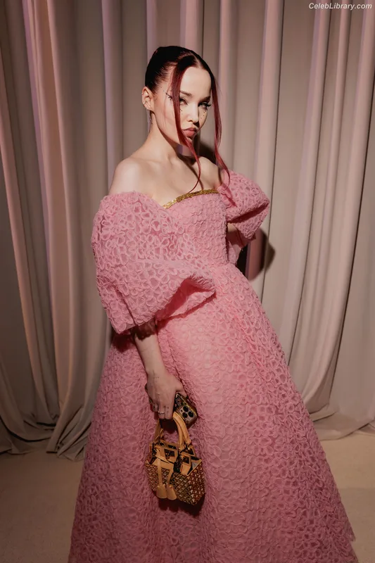 Dove Cameron photo 24 of 620