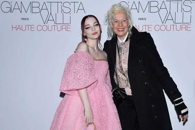 Dove Cameron photo 3 of 620