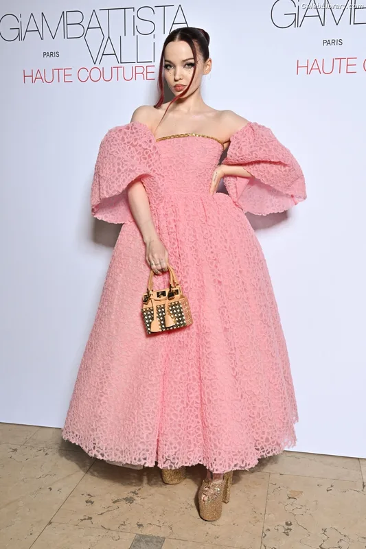 Dove Cameron photo 5 of 620