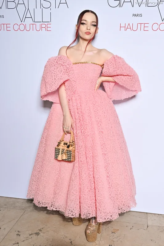 Dove Cameron photo 6 of 620