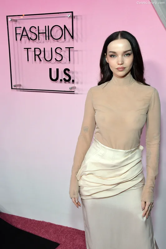 Dove Cameron photo 15 of 620