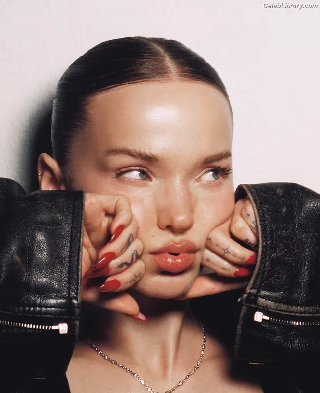 Dove Cameron photo 8 of 620