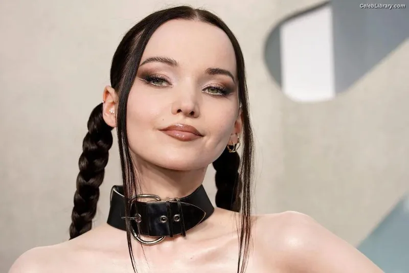 Dove Cameron photo 20 of 620