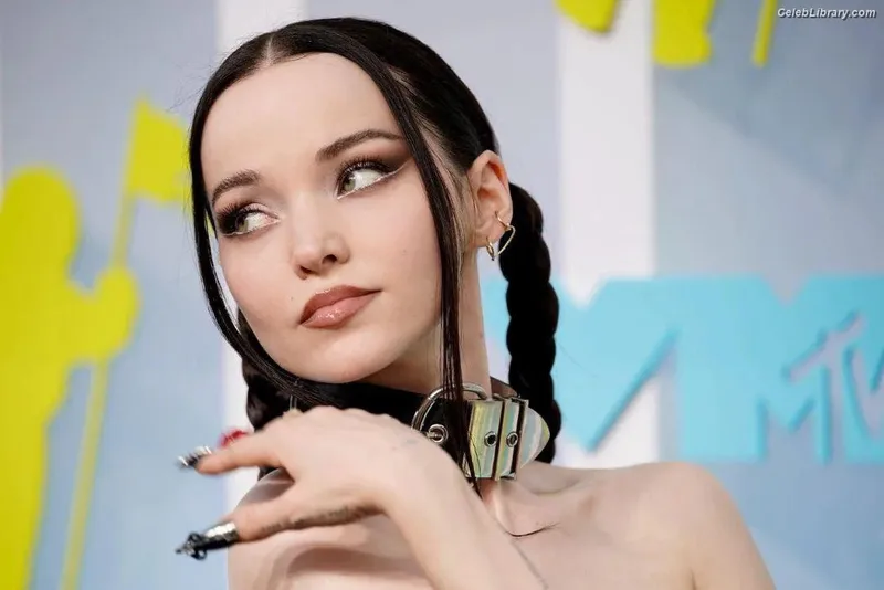 Dove Cameron photo 22 of 620