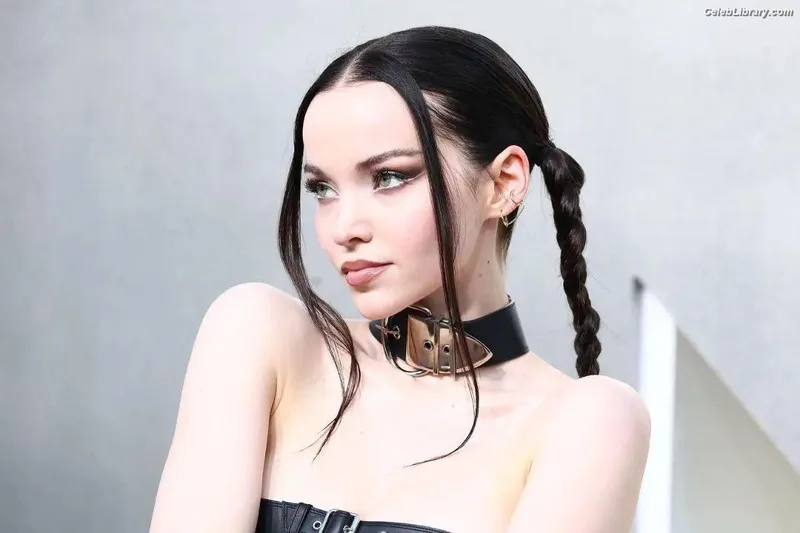 Dove Cameron photo 23 of 620