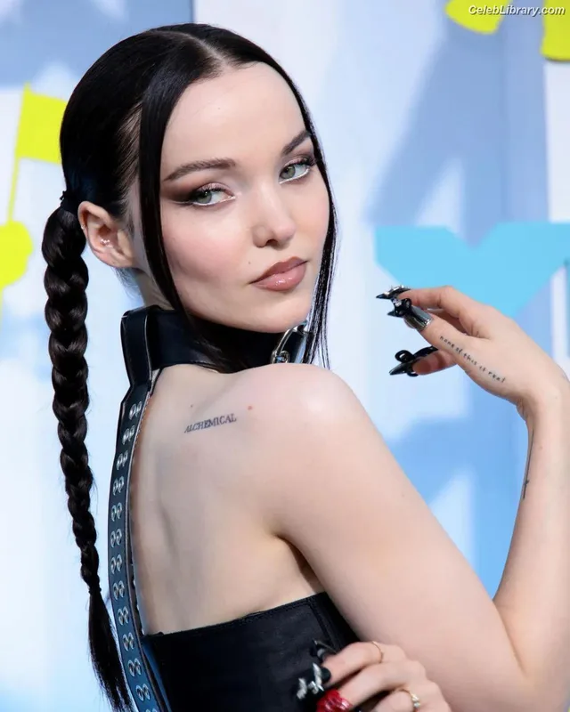 Dove Cameron photo 24 of 620