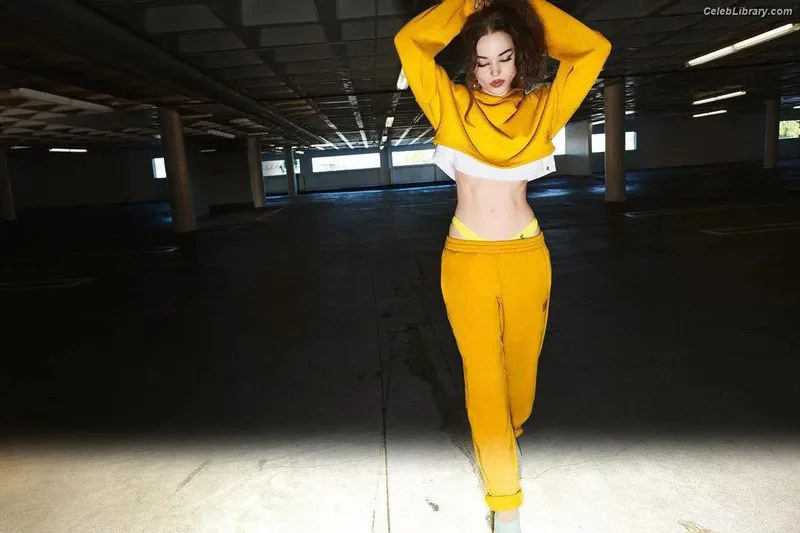 Dove Cameron photo 3 of 620