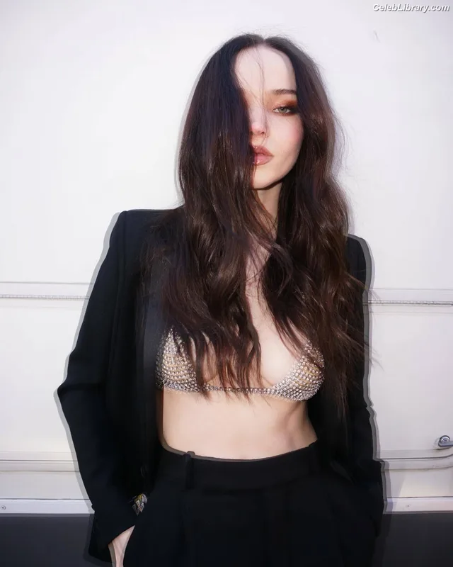 Dove Cameron photo 6 of 620