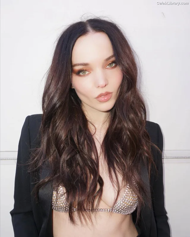 Dove Cameron photo 7 of 620