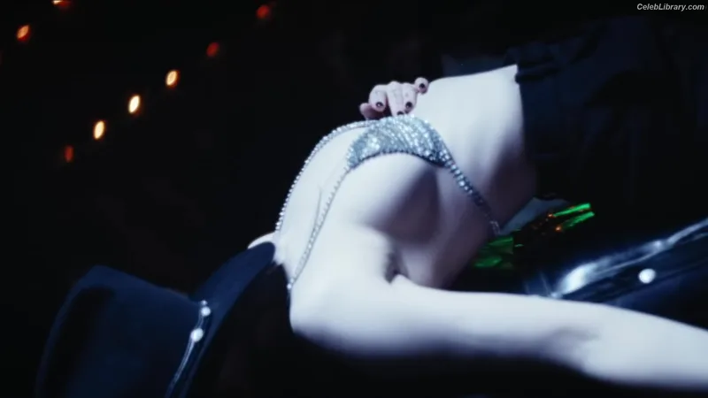 Dove Cameron photo 9 of 620