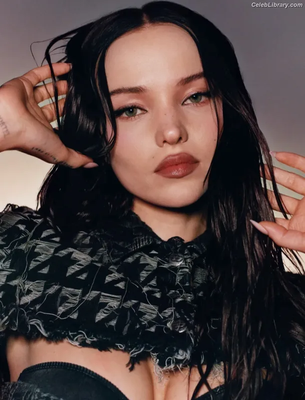 Dove Cameron photo 15 of 620