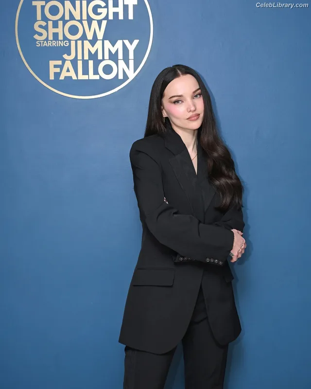 Dove Cameron photo 17 of 620