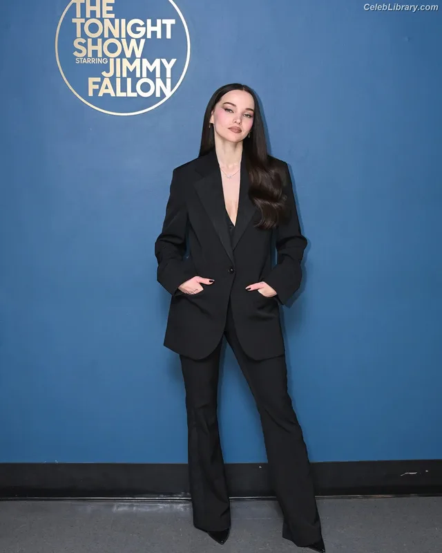 Dove Cameron photo 18 of 620