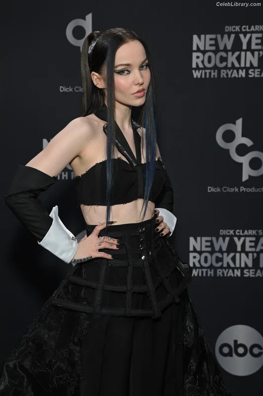 Dove Cameron photo 24 of 620