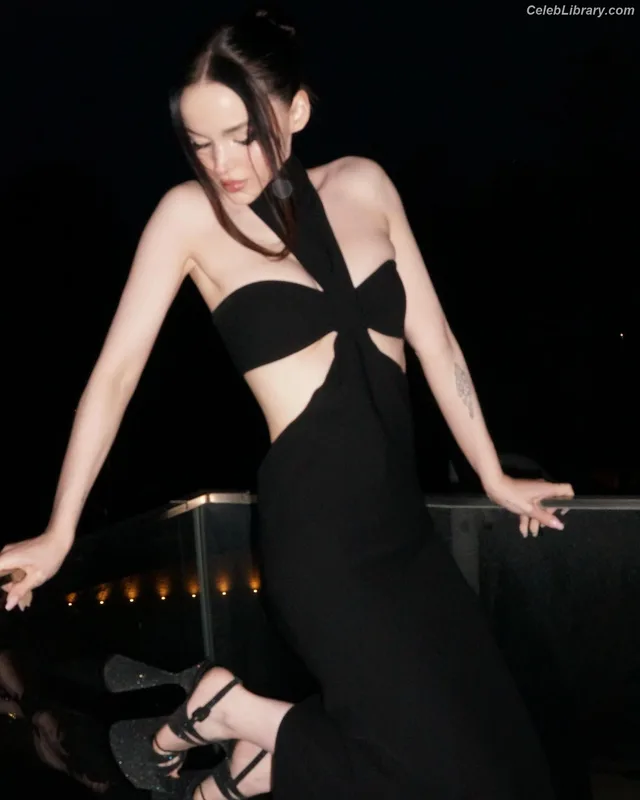 Dove Cameron photo 2 of 620