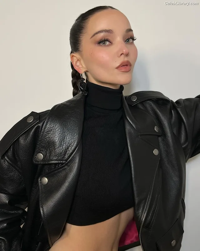 Dove Cameron photo 16 of 620